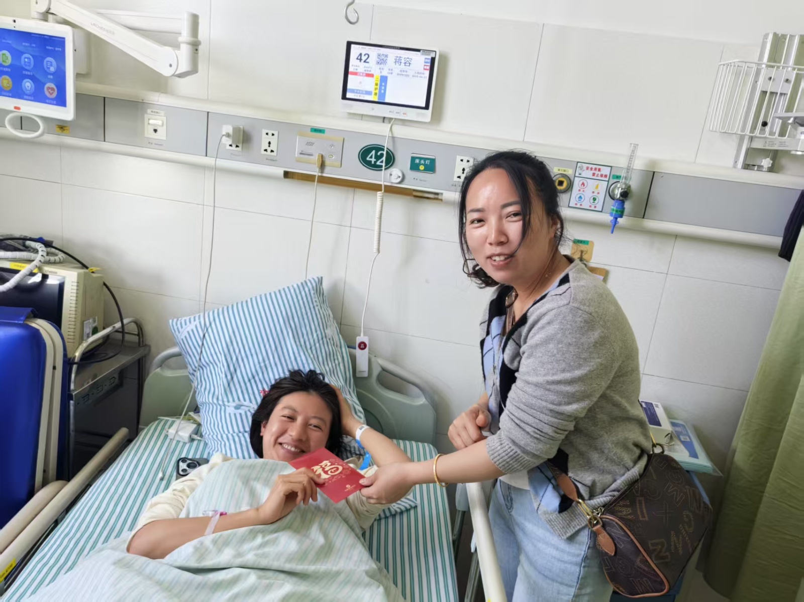 蔣容病假